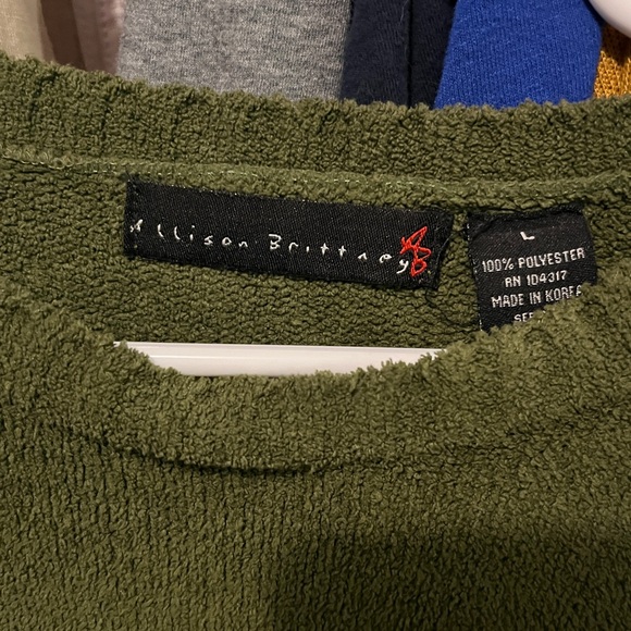 Green Sweater - Picture 2 of 3